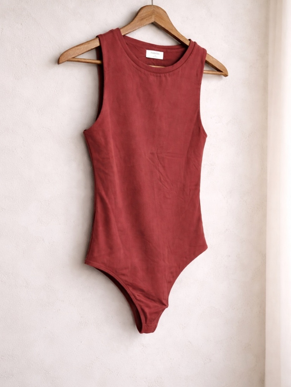 Babaton Contour Bodysuit Brick Red Sleeveless Sculpt Aritzia M